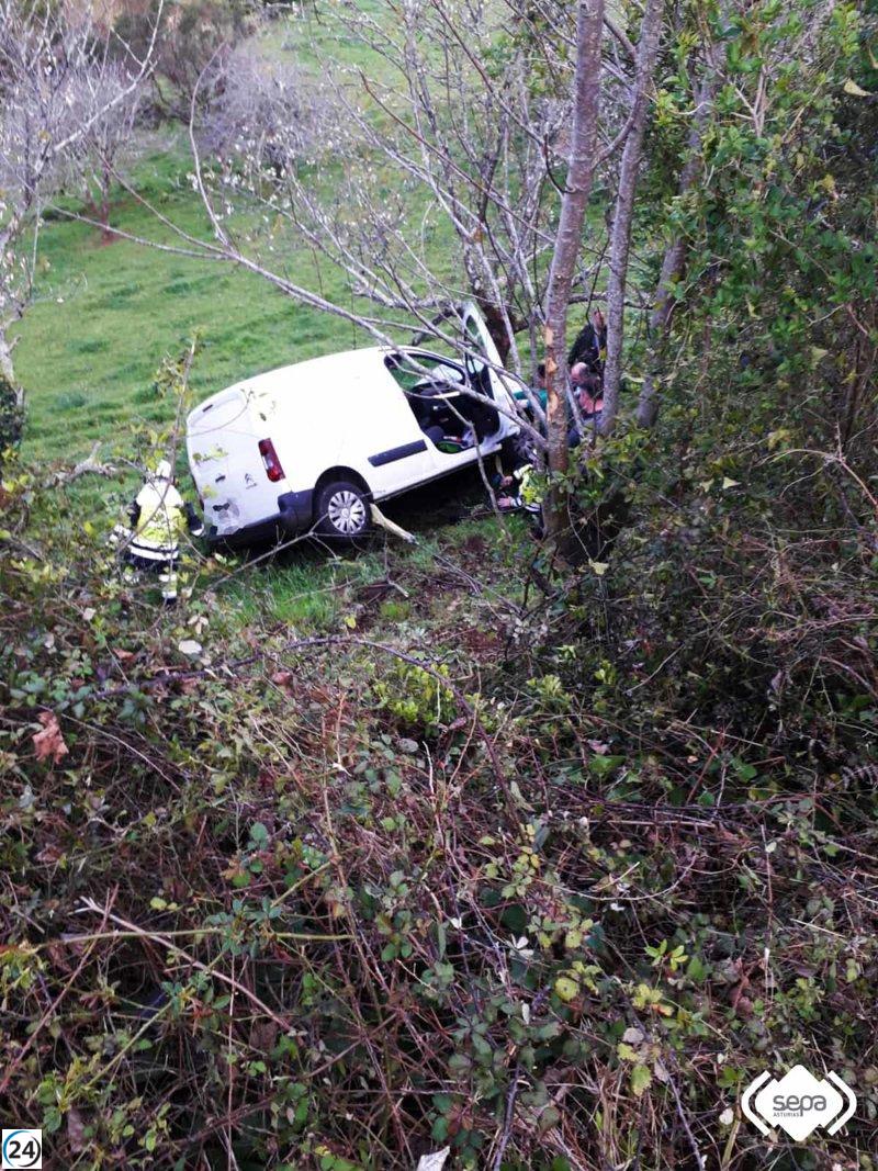 Conductora herida tras accidente en Grado es trasladada al HUCA.