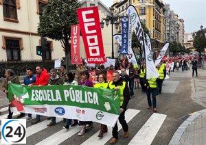 Docentes se manifiestan en Oviedo por la defensa de la escuela pública
