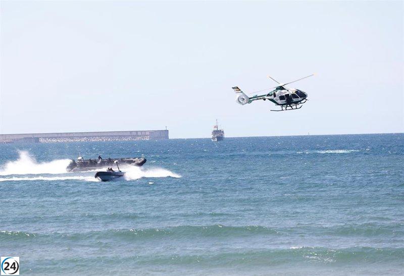 El Rey Felipe VI encabeza desfile militar ante multitud en Gijón