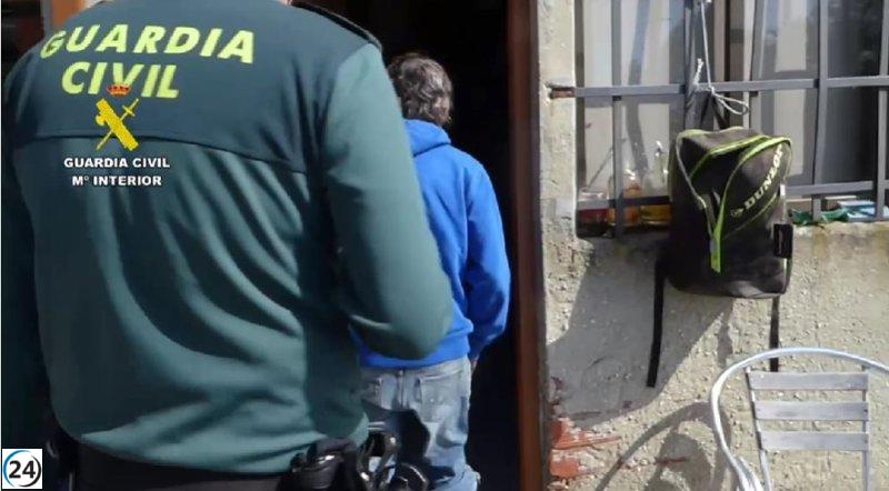 La Guardia Civil desarticula un centro de distribución de drogas en Asturias occidental.