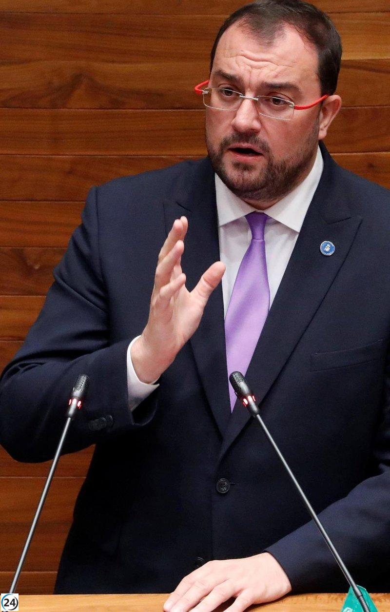 Las CCAA están infrafinanciadas y Asturias luchará por sus intereses, según Barbón ante el Foro.