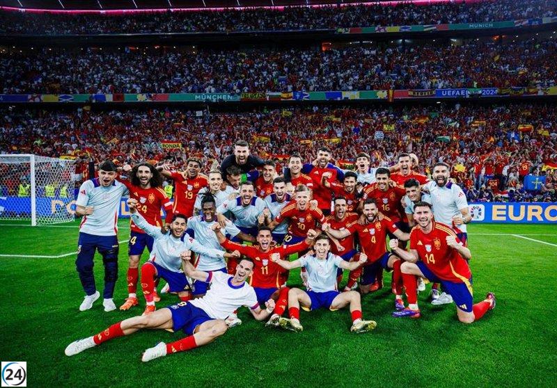 Los municipios asturianos muestran su apoyo a la final de la Eurocopa con pantallas gigantes.