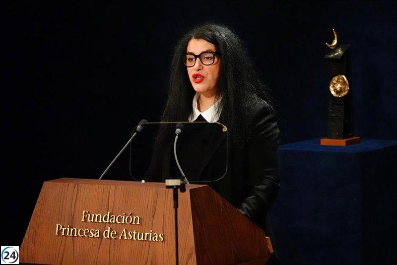 Satrapi defiende la benevolencia sobre la violencia en la naturaleza humana.