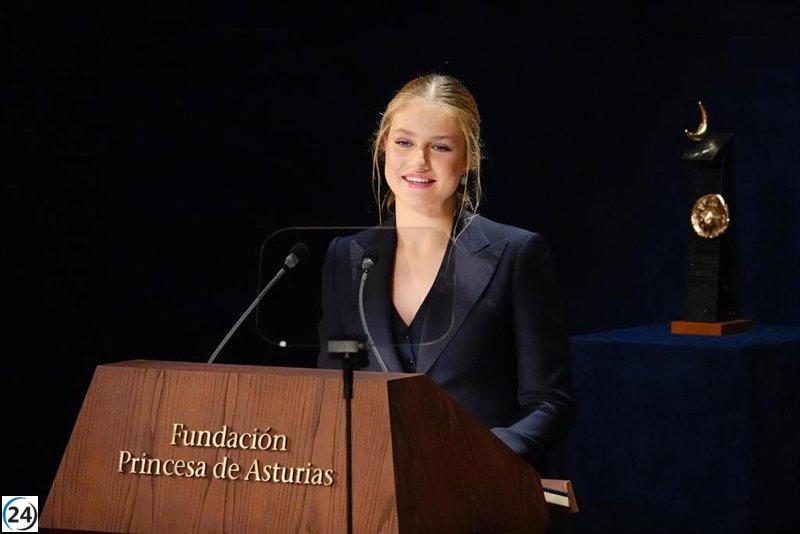La Princesa Leonor clausura la ceremonia en la que Serrat conquista el Teatro Campoamor