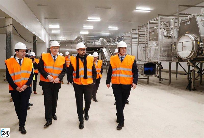 Barbón resalta que la instalación de Royal A-Ware en Salas creará numerosos puestos de trabajo en la zona.