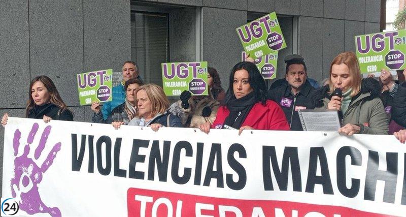 UGT y CCOO critican la falta de prioridad en las políticas para mujeres.