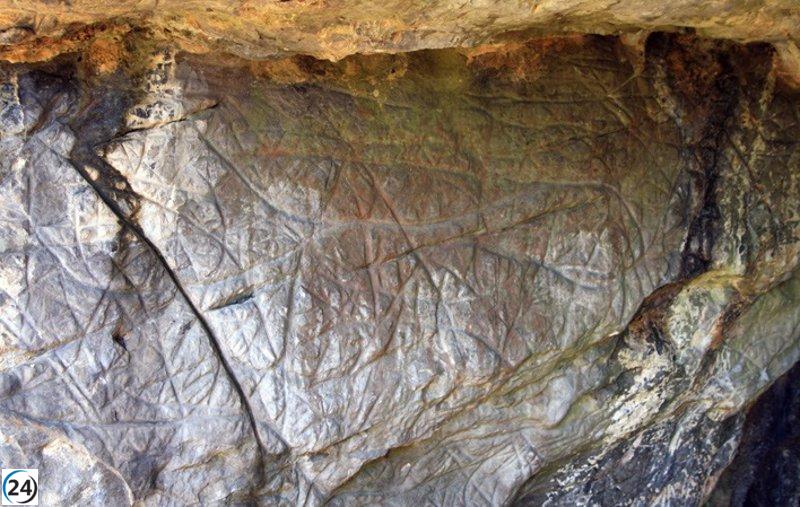 La cueva de La Lluera reabre sus puertas al público este sábado.