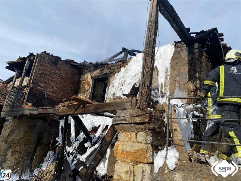 Incendio devora vivienda en Palacios, Lena.