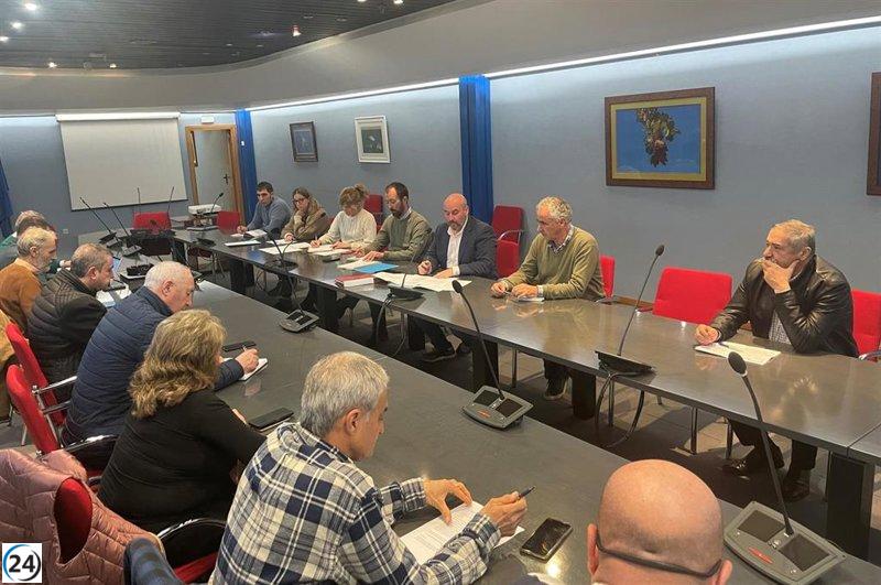 Extienden la temporada de caza a marzo debido a daños por jabalíes y brotes de tuberculosis.