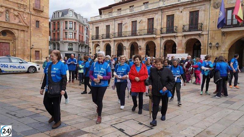 Oviedo: Más de 120 participantes en la ruta 'Caminando juntas'