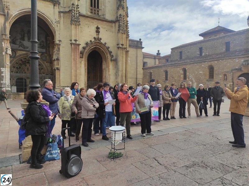 Manifestación en Oviedo demanda mayor papel de las mujeres en la Iglesia.
