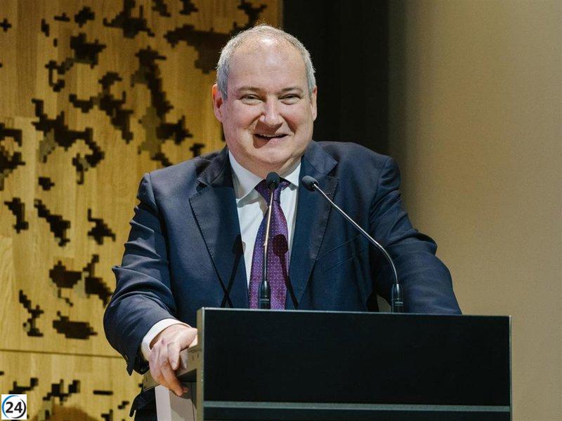 Álvarez Almeida asume la presidencia de Hostelería de España en una asamblea en homenaje a Yzuel.