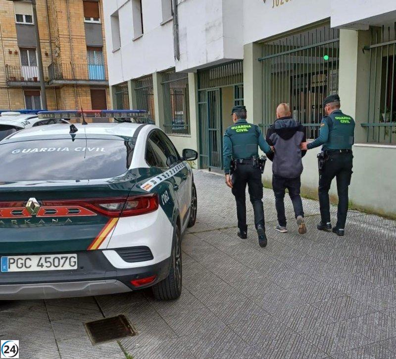 Detenido un individuo por el robo de un automóvil hallado en el río Nalón en marzo.