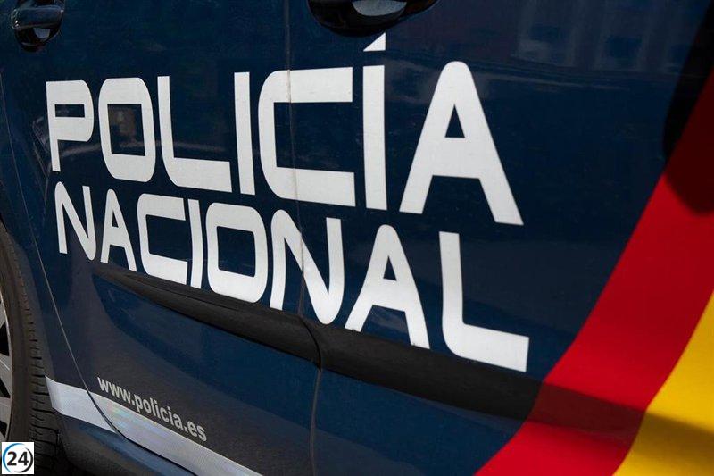 Detienen a un individuo en Avilés por engañar a otro en la compra de un coche de lujo, causando una pérdida de 21.000 euros.