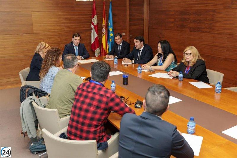 Mañueco se reúne con sindicatos de León para discutir un plan estratégico provinciale.