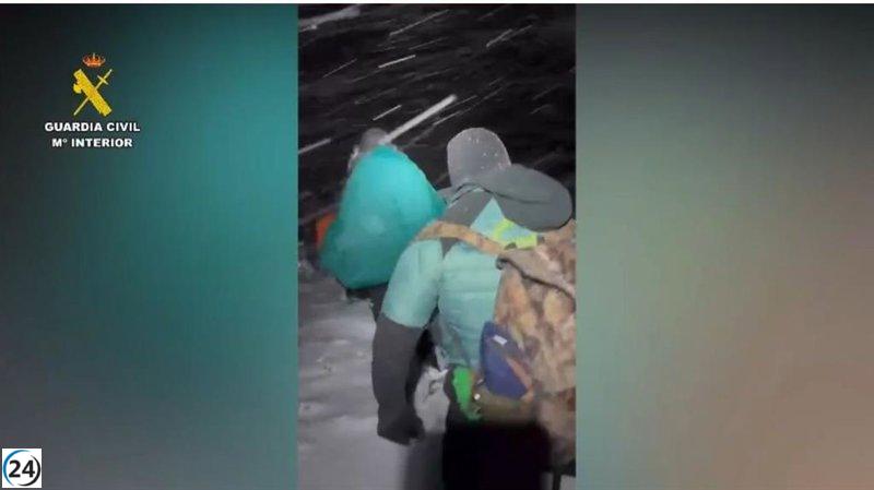 Salvan a cinco jóvenes excursionistas extraviados en Somiedo debido a la nevada.