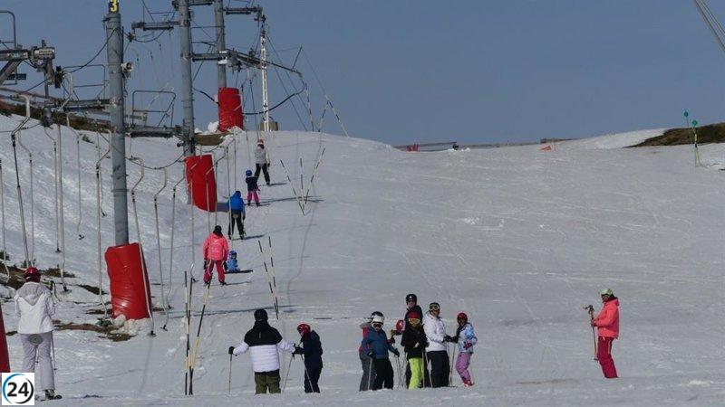 Estaciones de esquí en León concluyen temporada con casi 100,000 esquiadores en 131 días.