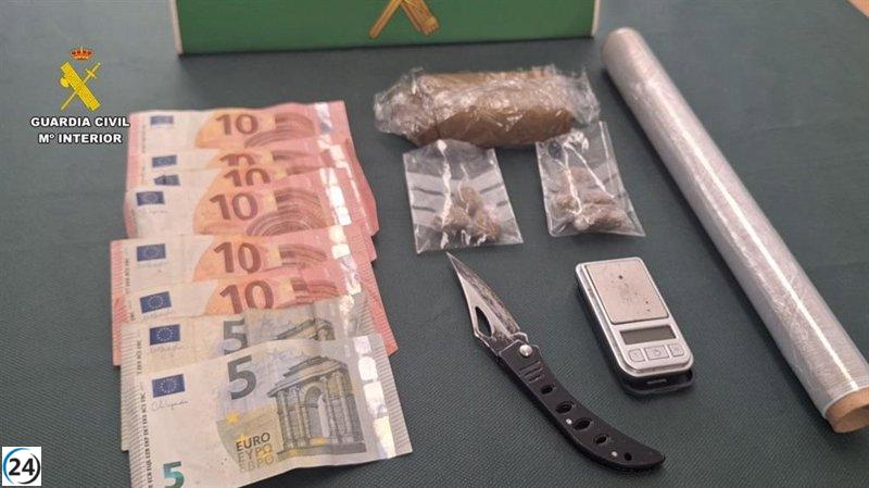 Aprehenden a dos sospechosos por narcotráfico en Castrillón.