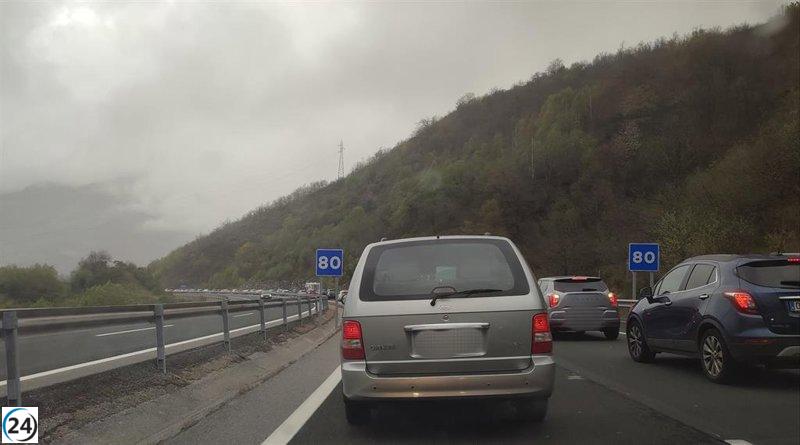 Caos vehicular en Madrid, Barcelona y Sevilla durante el regreso de Semana Santa.