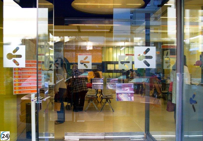 El número de desempleados en Asturias se reduce en 1.217 en mayo, quedando en 51.745.