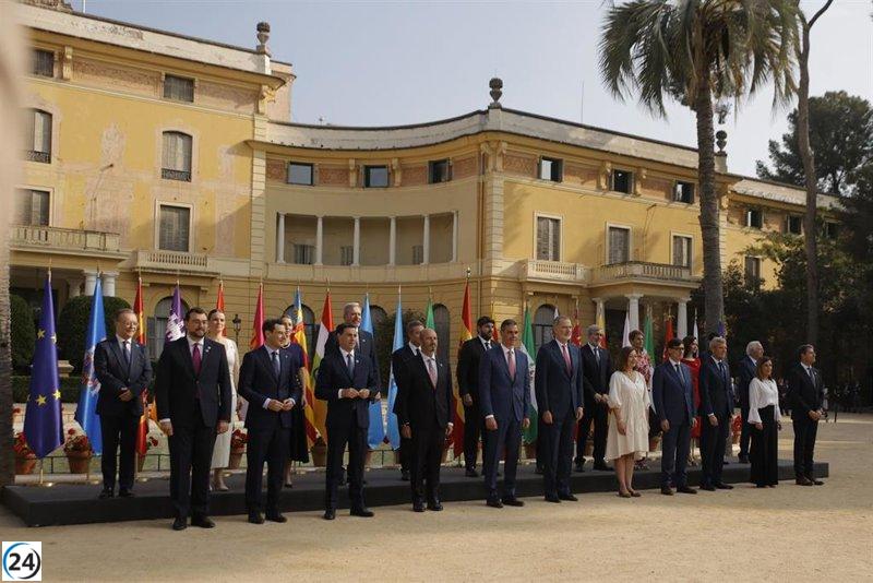 Inicia la Conferencia de Presidentes tras el encuentro con el Rey y las declaraciones de Illa y Sánchez.