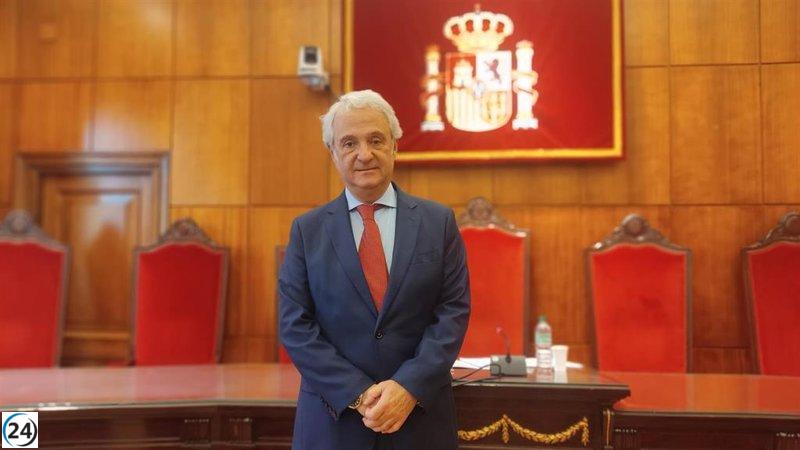 Chamorro elogia el compromiso de la justicia asturiana al ser galardonada con la medalla de oro de la Cámara de Comercio.
