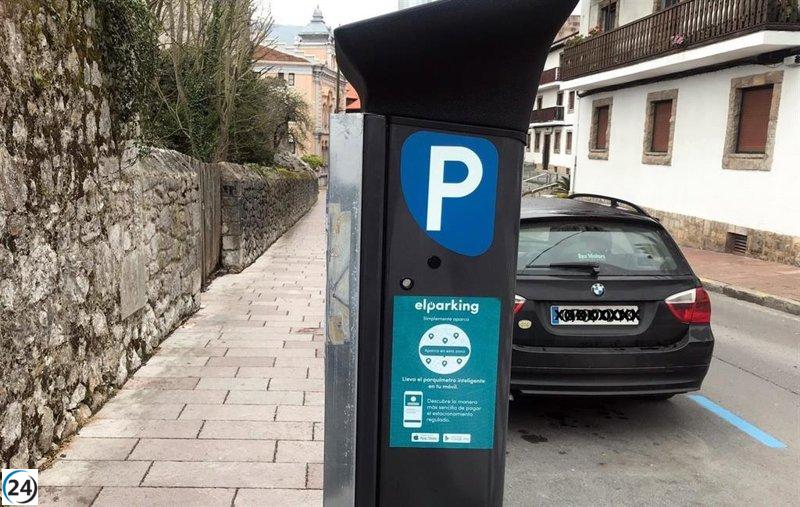 Llanes implementa zona azul para estacionamiento del 1 de julio al 7 de septiembre en el centro.