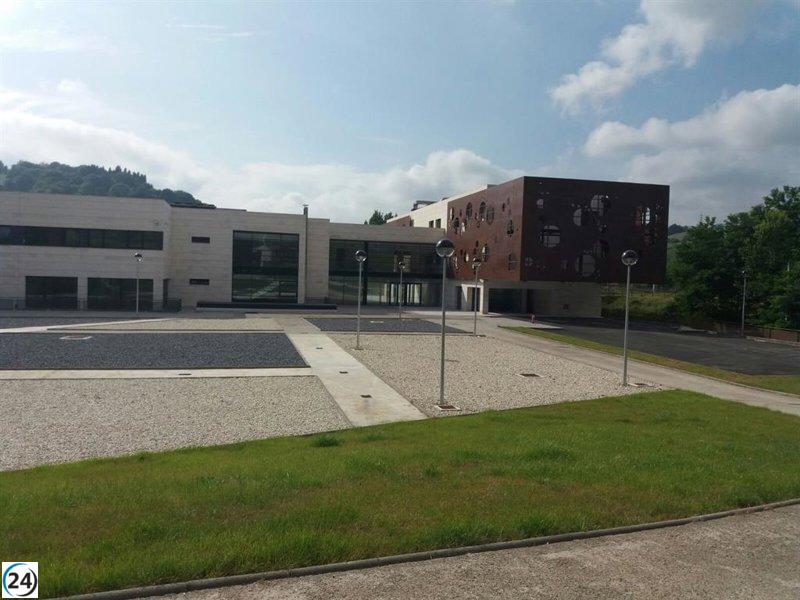 Del Arco informa sobre el progreso hacia la operatividad total del Credine en Langreo.