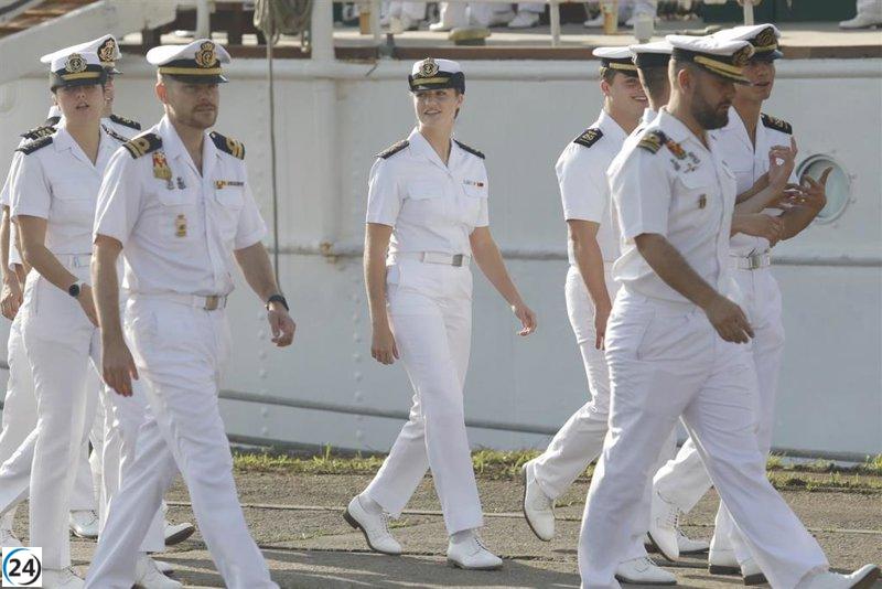 La Princesa Leonor llega a Gijón y se reúne con el Centro de Salvamento Marítimo.