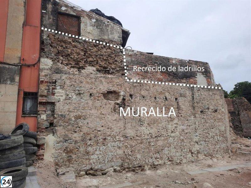 Progresan las labores para restaurar la muralla medieval de Avilés al asegurar sus restos históricos.