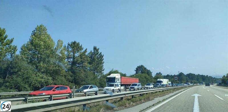 Accidente de cuatro coches provoca un embotellamiento de 7 kilómetros en la autopista 'Y' hacia Gijón.