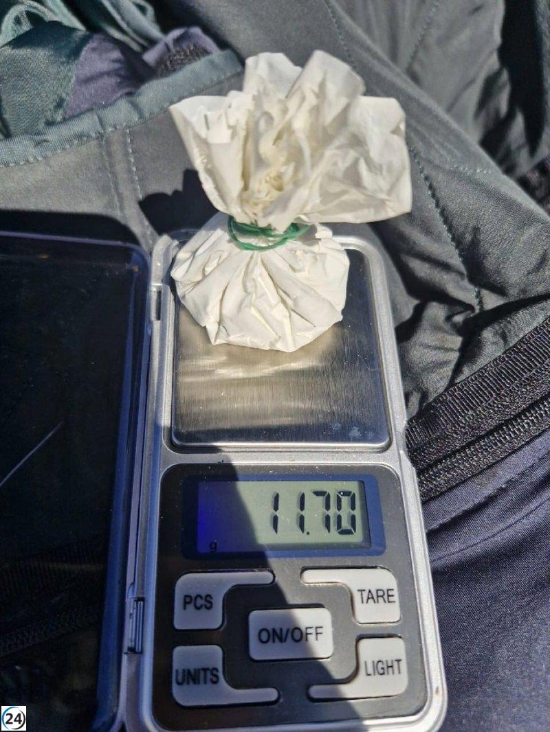 Conductor detenido con 11,7 gramos de anfetamina, da positivo en cocaína y THC.