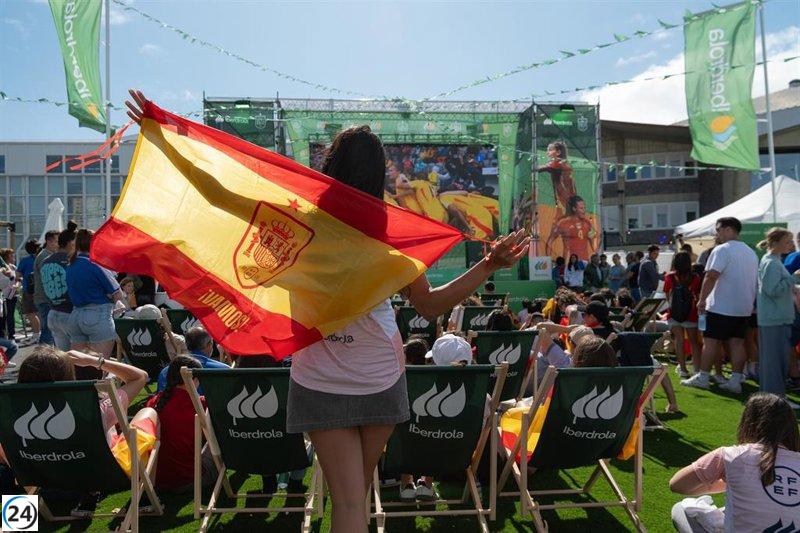 Iberdrola organiza una zona de aficionados en Oviedo para el partido España-Alemania de la Eurocopa femenina.