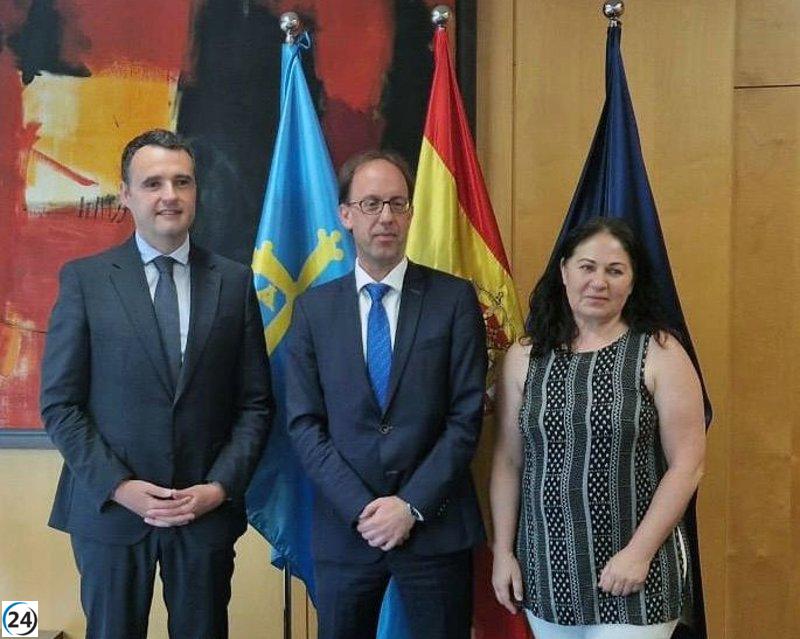 Peláez subraya el firme compromiso del Principado con la autonomía de la universidad en el caso del edificio de Minas.