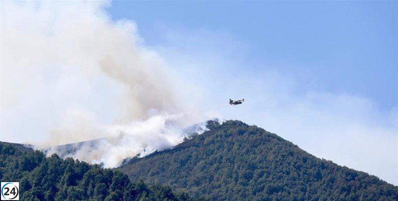 Asturias enfrenta cinco incendios forestales: tres en llamas y dos controlados.