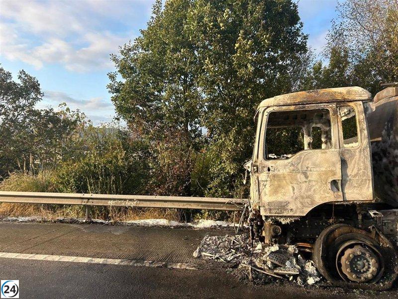 Cierre parcial en la A-64 por falla de camión cisterna a la altura de Parque Principado.