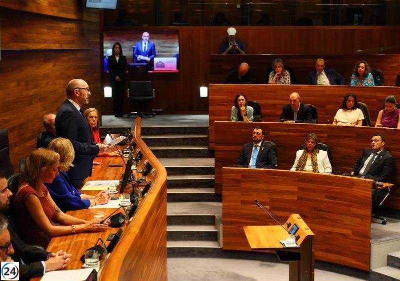 Cofiño urge a un acuerdo y a reformar la financiación en el Pleno del Día de Asturias.