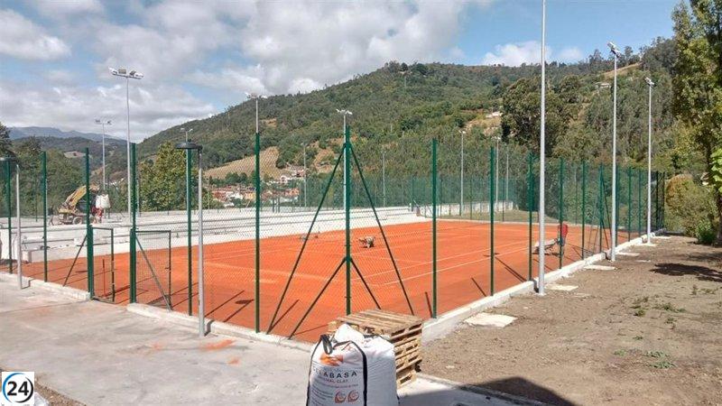 Mieres inaugura sus primeras pistas de tenis de tierra en las cuencas mineras.