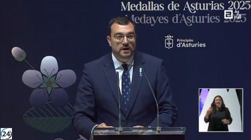 Barbón resalta el orgullo asturiano y las oportunidades para el futuro en la ceremonia de las Medallas.