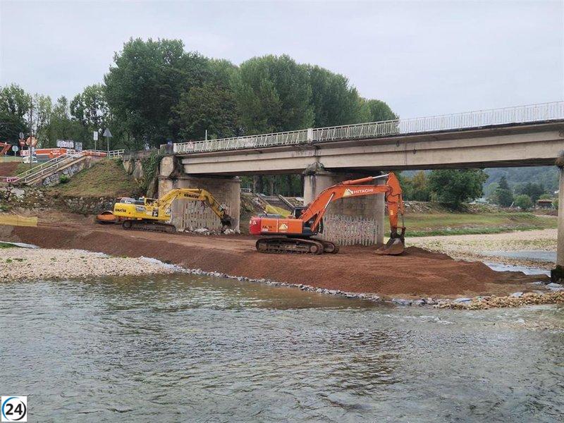 Inician las obras para ampliar el puente Emilio Llamedo en Arriondas.