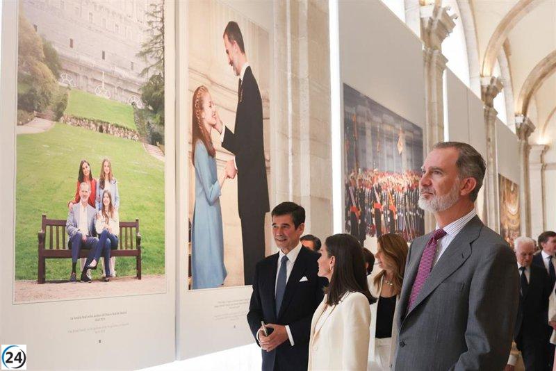 Oviedo presenta la muestra fotográfica 'Felipe VI: diez años de historia de la Corona'