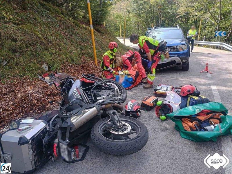 Motociclista polaco de 41 años lesionado en accidente con automóvil en Puerto de Tarna.