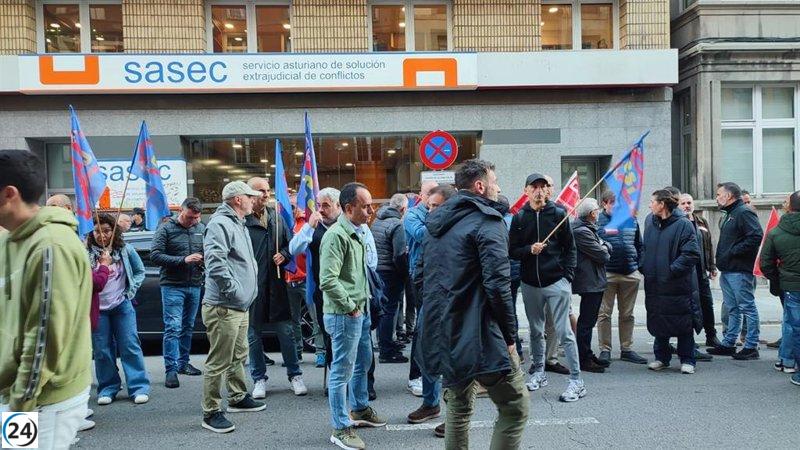 Empleados de TUA Oviedo defienden la legalidad de su huelga ante demanda de 100.000 euros por parte de la empresa.