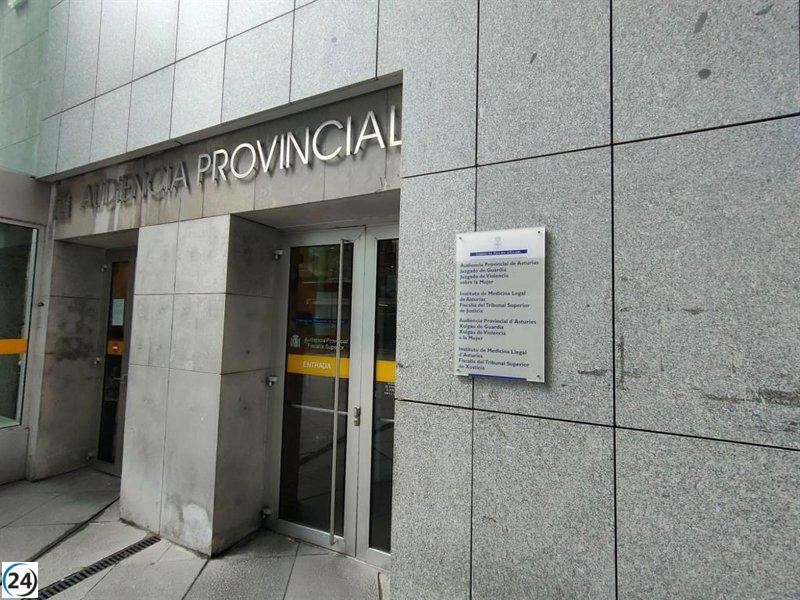 Fiscalía pide cárcel para dos implicados en asalto con cuchillo a estanco en Oviedo.