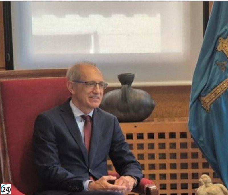 El Fiscal Superior presenta la Memoria de la Fiscalía asturiana 2024 al Presidente de la Junta General este lunes.
