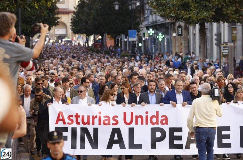 Barbón responde a Puente y defiende su conexión con la gente y sus demandas.