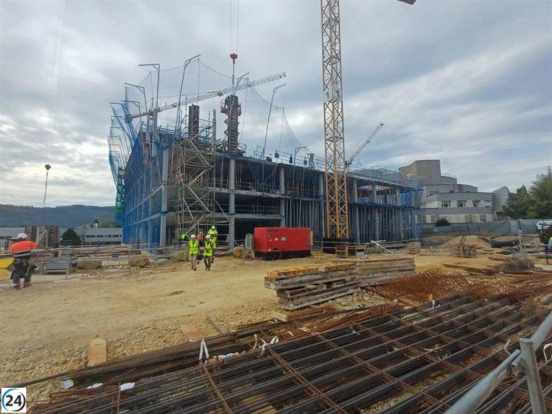 Tomé (Somos Asturies) demanda rapidez en la expansión del hospital de Cabueñes.