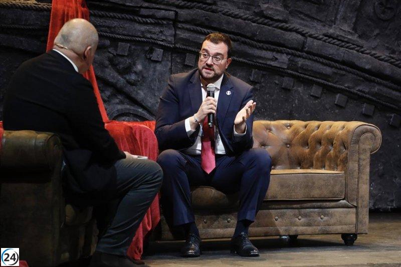 Barbón destaca el turismo y la hostelería como pilares clave para el crecimiento económico de Asturias.