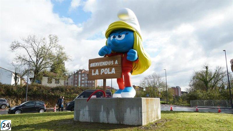 La 'Pitufa karateka' recibe a Pola de Siero desde la Autovía Minera.