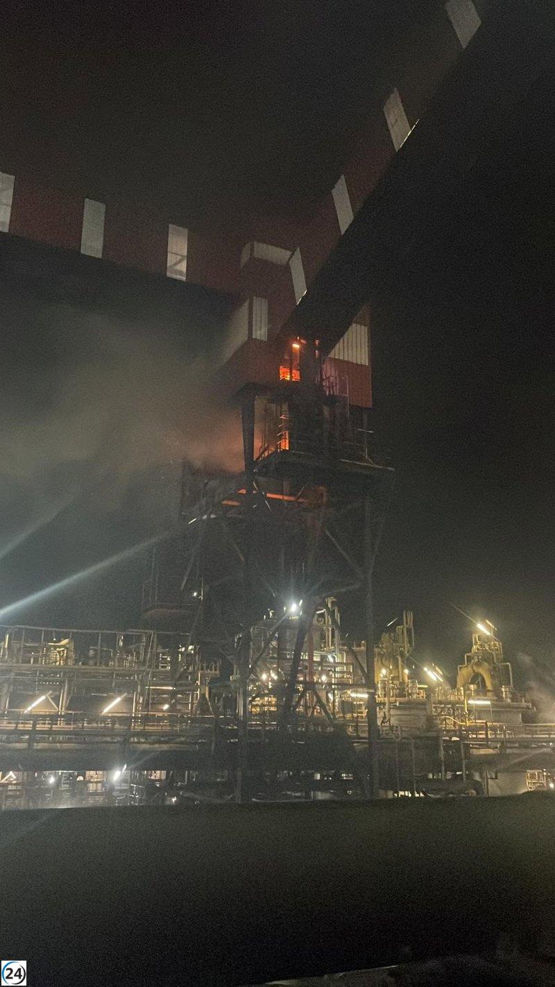 Incendio en cinta transportadora de carbón de ArcelorMittal en Gijón.